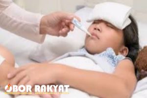 Menurunkan Panas / demam tubuh, menjadi hal paling dicari setiap orang saat sedang mengalami sendiri ataupun dialami oleh anggota keluarga lain.