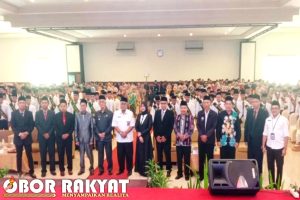 Hadiri Wisuda Ponpes Manbaul Ulum, Ini Harapan Bupati Bondowoso