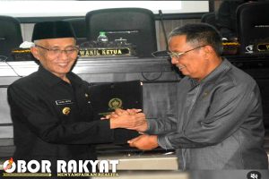 Bupati Salwa Arifin, Hadiri Rapat Paripurna DPRD Bondowoso