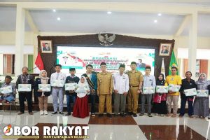 Bupati Bondowoso, Serahkan Bantuan Alat Produktif dan Biaya Pendidikan Dari Baznas