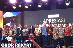 Disaksikan Mendagri, Bupati Bondowoso Terima Apresiasi APDI 2023 Kategori Pembangunan Sosial Berkelanjutan