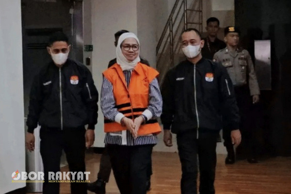 Jakarta, Obor Rakyat - Mantan Direktur Utama (Dirut) Pertamina, Karen Agustiawan telah selesai menjalani pemeriksaan di Komisi Pemberantasan Korupsi (KPK).