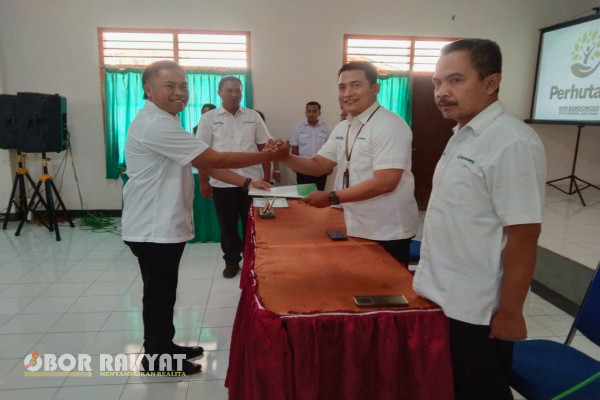 Tiga bulan menjelang berakhirnya karya Bhakti tahun 2023 dan guna mengisi kekosongan dibeberapa wilayah, Administratur Perum Perhutani Bondowoso, Ir. Ronny Merdyanto, melantik dan mengambil sumpah kepada lima orang pejabat baru, Rabu (20/9/2023).