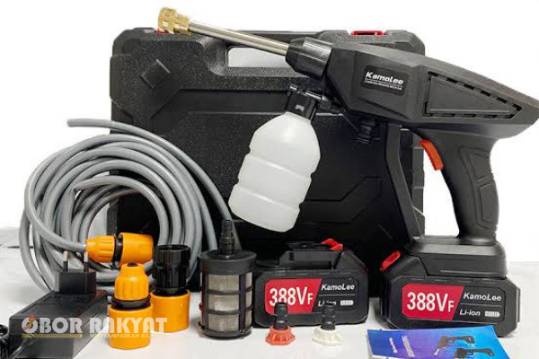 Jet Cleaner atau mesin Steam merupakan alat untuk menyemprotkan air dengan tekanan tinggi yang bisa digunakan untuk berbagai kebutuhan seperti membersihkan perkakas menyiram tanaman bahkan hingga mencuci kendaraan.