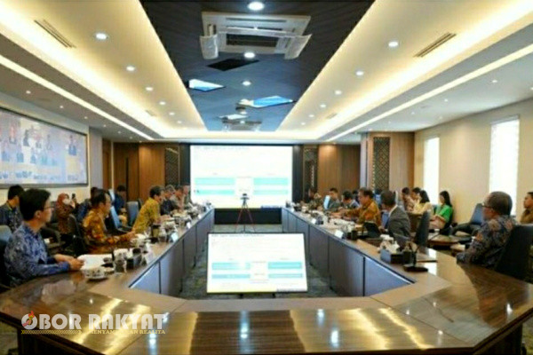 Indonesia dan Jepang membentuk Satuan Tugas (Task Force) untuk pelaksanaan Transisi Energi dan Infrastruktur. Salah satu programnya adalah pengembangan energi terbarukan, khususnya pengganti pembangkit listrik tenaga uap (PLTU).