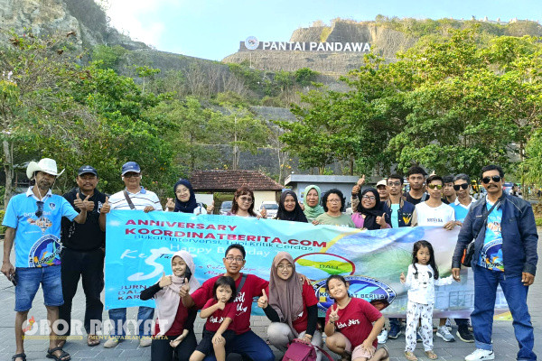 Dalam rangka Hari Ulang Tahun (HUT) banyak hal dalam perayaan, sepertihalnya salah satu media Online yang berkantor di Jalan Bibis Tama VI/5 RT03/RW07 Tandes, Surabaya, telah menggelar dengan acara Goes To Bali, bersama Warga sekitar.