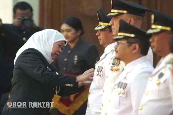 Gubernur Khofifah Indar Parawansa melantik Pj Bupati dan Wali Kota se-Jawa Timur, Minggu, (24/9/2023).
