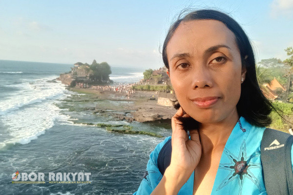 Dalam sebuah tour pastinya kurang lengkap tanpa adanya pemandu, atau lebih dikenal dengan kata Guide Tour.