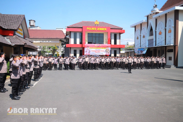 Demokrasi tingkat desa berupa Pemilihan Kepala Desa (Pilkades) di Kabupaten Jember, Jawa Timur, dilakukan secara serentak pada hari Senin tanggal 25 September 2023 di enam Desa.