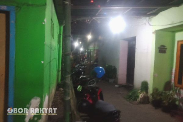 Pemerintah Kota (Pemkot) Surabaya gencar gencarnya melakukan penertiban Pedagang Kaki Lima (PKL) yang dinilai menganggu dan menempati fasilitas umum (Fasum) di sekitaran pasar Keputran, Tegal Sari, Surabaya. Namun satu bulan berjalan masyarakat sekitar mengklaim bahwa pihak terkait masih kecolongan.