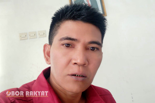 Mendapati kiriman pemberitaan akan pelayanan yang dinilai tidak Profesional, Wildan selaku pemilik counter tersebut langsung respon dengan mengatakan 'Biar Pengacara Saya Yang Urus'.