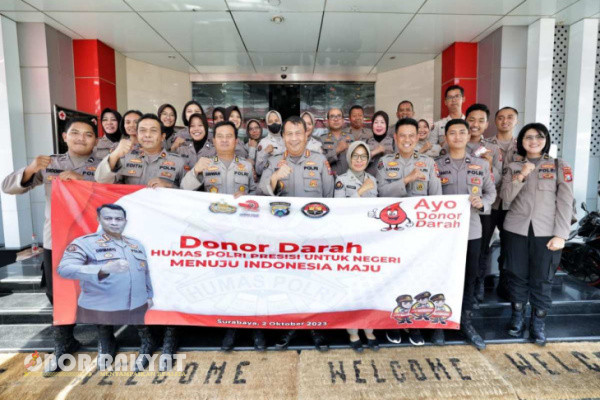 Dalam rangka menyambut peringatan HUT Humas Polri Ke-72 yang jatuh pada tanggal 30 Oktober mendatang, Bidang Hubungan Masyarakat (Bidhumas) Polda Jawa Timur gelar Bakti Sosial (Baksos) Donor Darah, pada hari Senin (2/10/2023) di Kantor Palang Merah Indonesia (PMI) Cabang Kota Surabaya, Jalan Embong Ploso 7-15 Surabaya Jawa