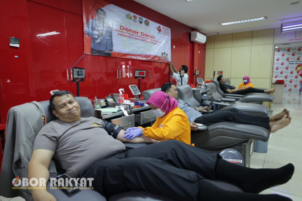 Dalam rangka menyambut peringatan HUT Humas Polri Ke-72 yang jatuh pada tanggal 30 Oktober mendatang, Bidang Hubungan Masyarakat (Bidhumas) Polda Jawa Timur gelar Bakti Sosial (Baksos) Donor Darah, pada hari Senin (2/10/2023) di Kantor Palang Merah Indonesia (PMI) Cabang Kota Surabaya, Jalan Embong Ploso 7-15 Surabaya Jawa