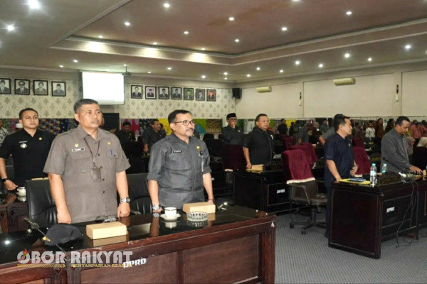Rapat paripurna ini dipimpin langsung oleh Ketua DPRD Bondowoso, Achmad Dhafir.