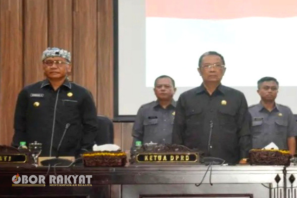 Rapat paripurna ini dipimpin langsung oleh Ketua DPRD Bondowoso, Achmad Dhafir.