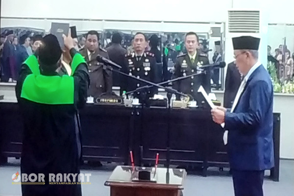 Dewan Perwakilan Rakyat Daerah (DPRD) Kabupaten Bondowoso, menggelar rapat paripurna pengucapan sumpah dan janji Pengganti Antar Waktu (PAW) sisa masa jabatan 2019-2024, Kamis (5/10/2023).
