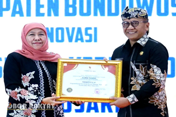 Bondowoso, Obor Rakyat - Kabupaten kembali menorehkan prestasi yang membanggakan. Inovasi yang dilahirkan oleh Kecamatan Sukosari melalui aplikasi Kursi Tandu (Akurasi Data Kependudukan) meraih piagam penghargaan dari Anugerah Inovasi Daerah dan Inovasi Teknologi (Inotek Award) Provinsi Jawa Timur tahun 2023.