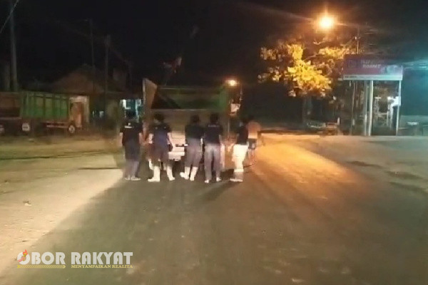 Bondowoso, Obor Rakyat - Satuan Polisi Pamong Praja dan Pemadam Kebakaran (Satpol PP dan Damkar) Kabupaten Bondowoso, menerima laporan kebakaran di TPA Cappore Situbondo, Senin (16/10/2023), pukul 21.02 WIB.