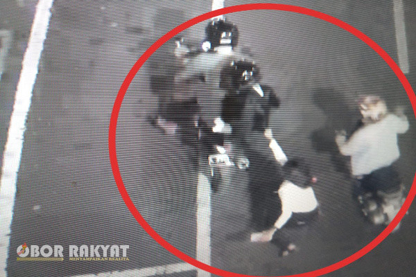 Surabaya, Obor Rakyat - Satreskrim Polrestabes Surabaya menangkap DPO penjambretan dan pencurian sepeda motor yang disertai kekerasan asal Tambak Gringsing Kota Surabaya.