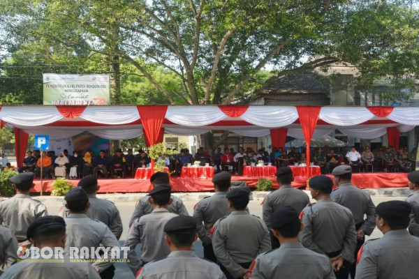 Bondowoso, Obor Rakyat - Apel gelar pasukan Operasi Mantap Brata 2023-2024 digelar secara serentak di seluruh Indonesia, tidak terkecuali wilayah Kabupaten Bondowoso.