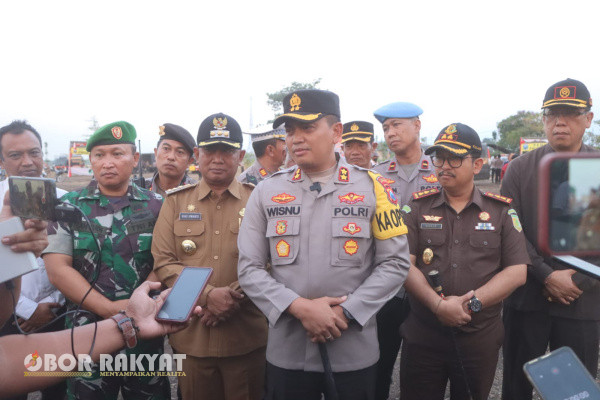 Probolinggo, Obor Rakyat - Menghadapi tahapan pemilu 2024, Kepolisian Resor Probolinggo menyiapkan lebih kurang 1000 personel gabungan, yang terdiri dari 400 personel Polri dan 600 personel gabungan TNI, Dishub, Satpol PP, Linmas, Bawaslu dan stakeholder yang ada.