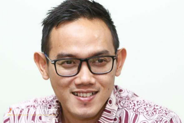 Surabaya, Obor Rakyat - Menanggapi berita, terkait keresahan warga lantaran kerasnya Volume Warkop plus Karaoke yang ada di Wilayahnya, Camat Tandes Febriadhitya Prajatara, akan merespon.
