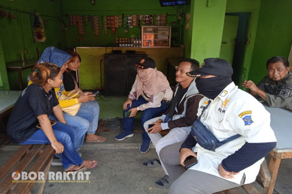 Surabaya, Obor Rakyat - Menanggapi berita, terkait keresahan warga lantaran kerasnya Volume Warkop plus Karaoke yang ada di Wilayahnya, Camat Tandes Febriadhitya Prajatara, akan merespon.
