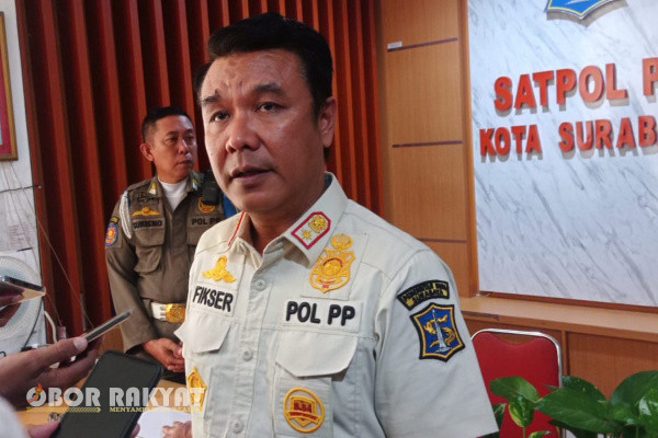 Surabaya, Obor Rakyat - Menanggapi prihal anggota jajarannya blokir nomer Wartawan, Kapala Satpol PP Kota Surabaya M. Fikser merespon dengan segera melakukan tindakan untuk peneguran serta pengarahan.