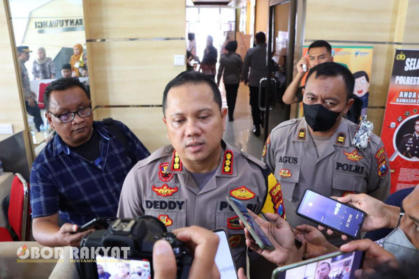 Banyuwangi, Obor Rakyat - Kepolisian Resor Kota (Polresta) Banyuwangi bersama TNI dan Pemerintah Kabupaten setempat melaksanakan pengamanan kegiatan Pemilihan Kepala Desa (Pilkades) serentak, pada tanggal 25 Oktober 2023.