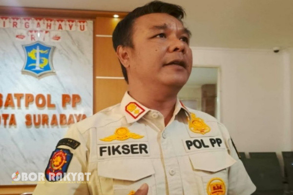 Surabaya, Obor Rakyat - Menanggapi konfirmasi lanjutan prihal anggota jajarannya blokir nomor WhatsApp (WA) Wartawan, Kapala Satpol PP Kota Surabaya M. Fikser berujar sudah menghubungi pihak yang terkait serta camat setempat.