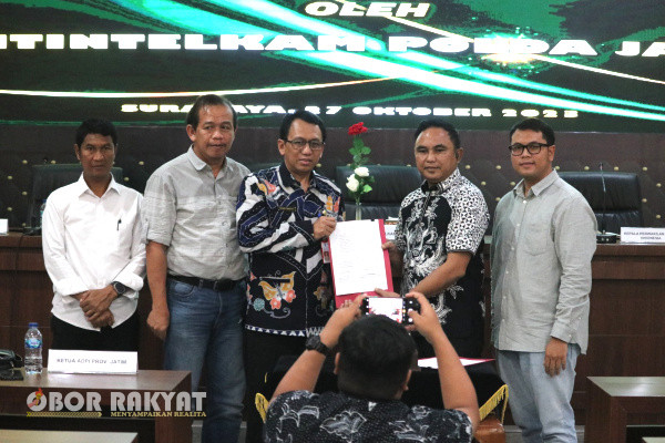 Bondowoso, Obor Rakyat - Direktorat Intelkam Polda Jatim bekerjasama dengan Dinas Pertanian Provinsi Jatim melaksanakan penandatanganan perjanjian kerjasama dan melaunching Sistem Pengawasan Distribusi Pupuk Bersubsidi di Wilayah Jatim, Jumat (27/10/2023) di Mapolda Jatim.