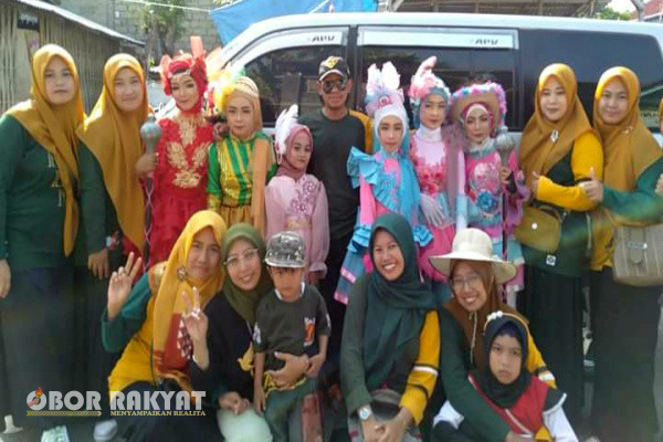 Banyuwangi, Obor Rakyat - Semangat dan dedikasi yang tinggi dari paguyuban Marching Band Al Azka MI Miftahul Huda, berhasil memikat hati masyarakat Banyuwangi.