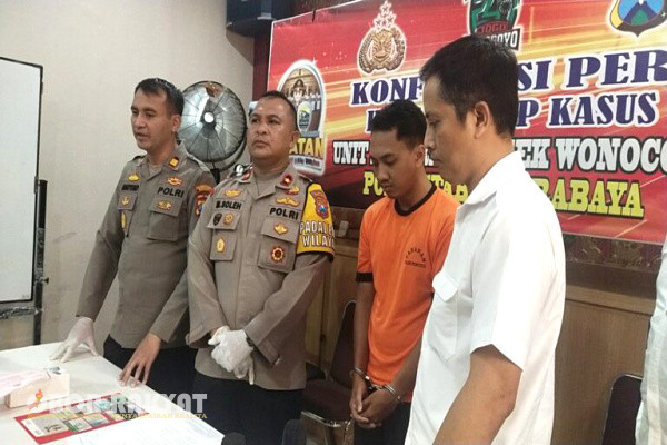 Surabaya, Obor Rakyat - Pria asal Jakarta yang kos di daerah Bungurasih, Sidoarjo, akhirnya di bui (Penjara). Pasalnya dia terbukti melakukan aksi curanmor. Ironisnya korban dikencani serta di tiduri.