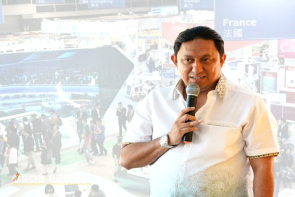 Jakarta, Obor Rakyat - Rocky Gerung menjadi momok mengerikan untuk pemerintah yang berkuasa, lawan debat dari berbagai disiplin ilmu sudah disiapkan tapi argumennya mampu di patahkan olehnya.