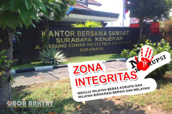 Surabaya, Obor Rakyat - Diberitakan sebelumnya terkait dugaan oknum calo yang "Rame" di Sistem Administrasi Manunggal Satu Atap (Satpas) Surabaya Utara, serta di sinyalir tak mengindahkan program pemerintah Zona Integritas. Wilayah Bebas dari Korupsi (WBK) dan Wilayah Birokrasi dan Bersih Melayani (WBBM). Mendapat tanggapan dari Iptu Etik selaku Perwira Administrasi (Pamin), Sabtu (04/11/2023).