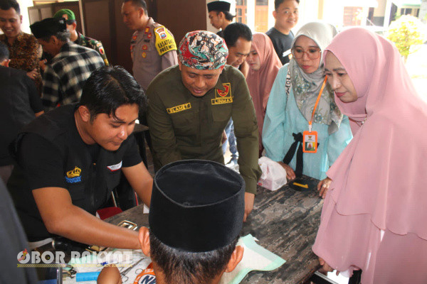 Bondowoso, Obor Rakyat – Pemerintah Kabupaten (Pemkab) Bondowoso ikut memeriahkan peringatan Hari Jadi ke-78 Jawa Timur, melalui Bakti Sosial skala besar Jatim Romantis (Jawa Timur Gotong Royong Mandirikan Panti Dosial Asuhan).
