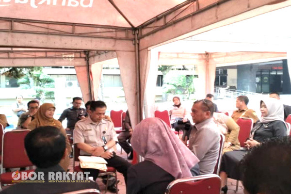Bondowoso, Obor Rakyat – Pemerintah Kabupaten (Pemkab) Bondowoso terus mendorong kreativitas dan inovasi OPD, lembaga, instansi terkait termasuk Kecamatan, untuk meningkatkan pelayanan kepada masyarakat secara maksimal dan teratasi.