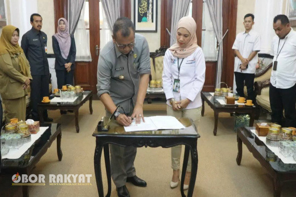 Bondowoso, Obor Rakyat - Pemerintah Kabupaten (Pemkab) Bondowoso melakukan penandatanganan perjanjian kerjasama (PKS) dengan PT. Pos Indonesia (Persero).