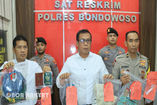 Bondowoso, Obor Rakyat - Kekerasan dalam rumah tangga (KDRT) sering terjadi karena adanya perbedaan pendapat serta tidak adanya saling mengalah antara satu dengan lainnya, karena ego yang tinggi dan bisa mengakibatkan pertikaian itu terjadi didalam rumah tangga.