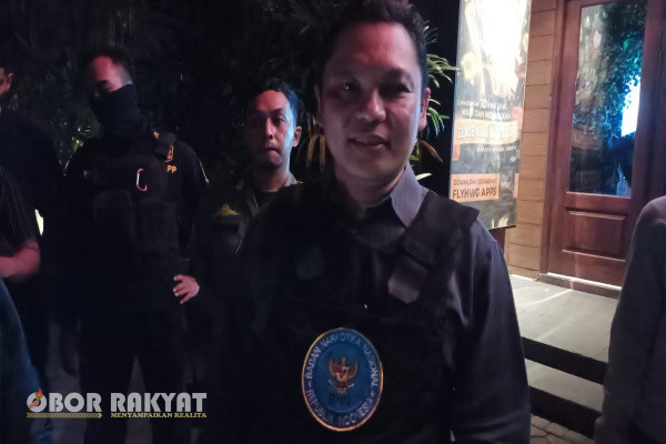 Surabaya, Obor Rakyat - Pemerintah Kota (Pemkot) Surabaya, melalui tim gabungan Polrestabes Surabaya, BNN, TNI, serta Satpol PP, tak main-main dalam penyisiran Rumah Hiburan Umum (RHU).