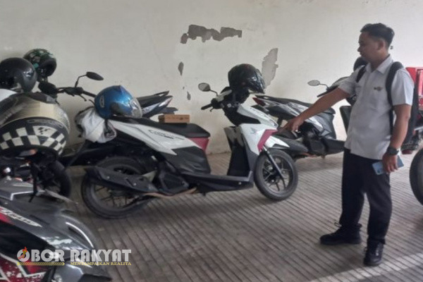 Probolinggo, Obor Rakyat - Nasib sial dialami Balok. Staf Kecamatan Dringu, Kabupaten Probolinggo, Jawa Timur, ini kehilangan motor Honda Beat.