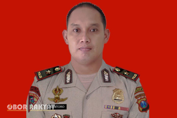 Surabaya, Obor Rakyat - Sebelumnya diberitakan terkait Tangkap Lepas bernominal yang dilakukan oleh Sektor Gayungan, Kompol Trie Sis Biantoro menampik hal tersebut, menurutnya terduga "Rendy" tidak kuat alat bukti untuk menjeratnya.