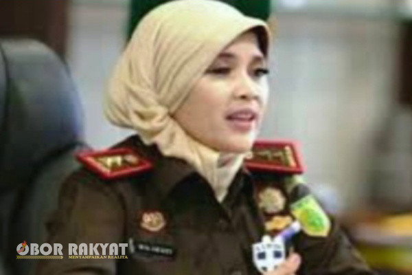 Surabaya, Obor Rakyat - Melalui siaran pers, Kepala Kejaksaan Tinggi (Kajati) Jawa Timur Dr. Mia Amiati, mengaku prihatin terhadap kejadian operasi tangkap tangan (OTT) yang dialami oleh Pejabat non Aktif Kejari dan Kasipidsus Bondowoso belum lama ini.