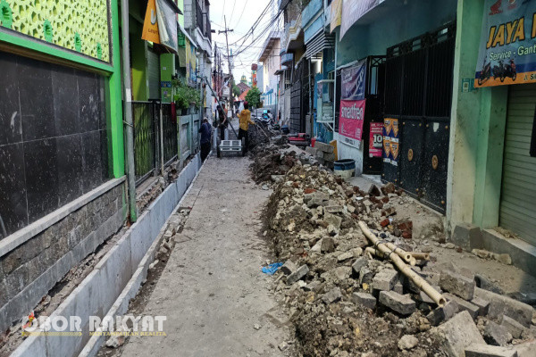 Surabaya, Obor Rakyat - Pemilharaan Saluran Air menggunakan U-ditch ( Box Culvert) terus di benahi oleh Pemerintah Kota (Pemkot) Surabaya.