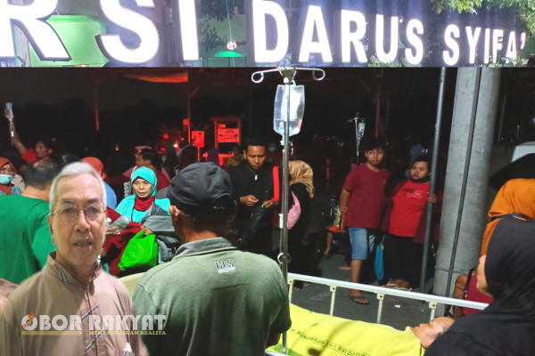 Surabaya, Obor Rakyat - Pasien Rumah Sakit Islam (RSI) Darus Syifa' Benowo, Surabaya, Geger, setelah sirine darurat berbunyi kencang tanda akan bahaya. Spontan pasien "semburat" meninggalkan ruangan, Senin (20/11/2023), sekitar pukul 18.20 WIB.