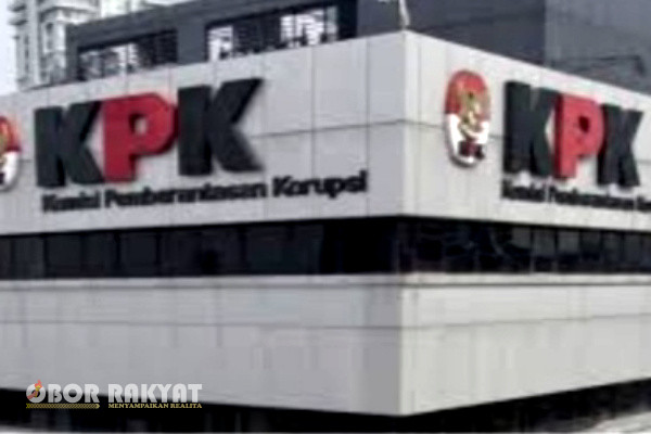 Jakarta, Obor Rakyat - Komisi pemberantasan Korupsi (KPK) melakukan penggeledahan terkait kasus dugaan suap dengan tersangka eks Kepala Kejaksaan Negeri (Kajari) Bondowoso, Puji Triasmoro.