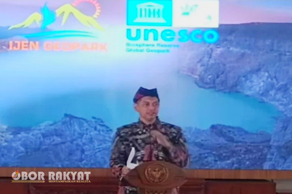 Banyuwangi, Obor Rakyat - Peringatan keras diutarakan Wakil Ketua Komisi Pemberantasan Korupsi (KPK) RI, Nurul Ghufron saat berbicara ke hadapan para kepala daerah dan pimpinan DPRD wilayah Sekar Kijang, Kamis, (23/11/ 2023).