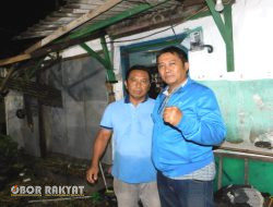 Pohon Tumbang Rusak Warung Warga, Lurah Manukan Wetan Salurkan Bantuan Perbaikan