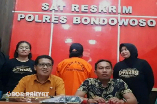 Bondowoso, Obor Rakyat - Seorang ibu rumah tangga asal Desa Jebung Lor, Kecamatan Tlogosari, Kabupaten Bondowoso, diamankan polisi lantaran selama kurang lebih empat tahun menjalani bisnis haram dengan menjadi penyedia layanan pekerja seks komersial (PSK).