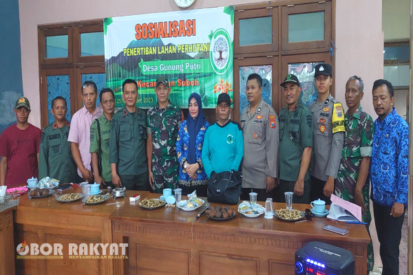 Situbondo, Obor Rakyat - Bertempat di balai Desa Gunung Putri, Kecamatan Suboh, Kabupaten Situbondo, Heru Nurahman Asper KBKPH Panarukan beserta segenap KRPH diwilayah nya melaksanakan sosialisasi penutupan lokasi garapan liar atau tanpa izin dari Perhutani oleh masyarakat desa sekitar hutan.